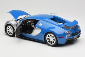 Bugatti Veyron Edition Centenaire Chrome Blue Minichamps 1:18 100110850 Métal Moulé — image 5 sur 8