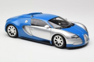 Bugatti Veyron Edition Centenaire Chrome Blue Minichamps 1:18 100110850 Métal Moulé — image 6 sur 8