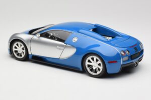 Bugatti Veyron Edition Centenaire Chrome Blue Minichamps 1:18 100110850 Métal Moulé — image 7 sur 8