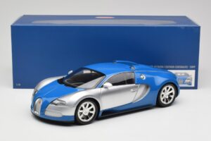 Bugatti Veyron Edition Centenaire Chrome Blue Minichamps 1:18 100110850 Métal Moulé — image 8 sur 8