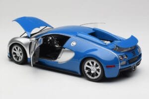 Bugatti Veyron Edition Centenaire Chrome Blue Minichamps 1:18 100110850-O Métal Moulé — image 4 sur 7