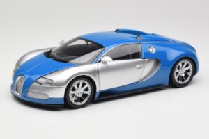 Bugatti Veyron Edition Centenaire Chrome Blue Minichamps 1:18 100110850-O Métal Moulé