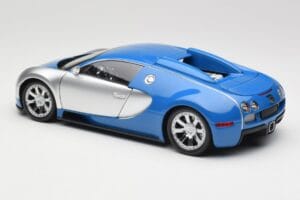 Bugatti Veyron Edition Centenaire Chrome Blue Minichamps 1:18 100110850-O Métal Moulé — image 6 sur 7