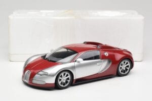 Bugatti Veyron Edition Centenaire Chrome Red Minichamps 1:18 100110851-O Métal Moulé — image 8 sur 8