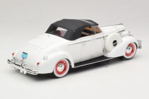 Buick Century Cabriolet Blanc Signature Models 1:18 18131 Métal Moulé — image 2 sur 6