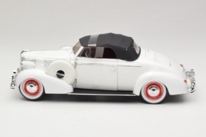 Buick Century Cabriolet Blanc Signature Models 1:18 18131 Métal Moulé — image 3 sur 6