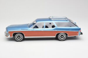 Buick Estate Wagon Light Blue Metallic BoS Models 1:18 BOS417 Résine — image 3 sur 6