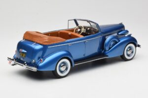 Buick Roadmaster 80-C Four Door Phaeton Blue Metallic BoS Models 1:18 BOS372 Résine — image 2 sur 6