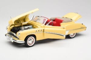 Buick Roadmaster Chrome Yellow Motormax 1:18 23124646-M17 Métal Moulé — image 2 sur 8