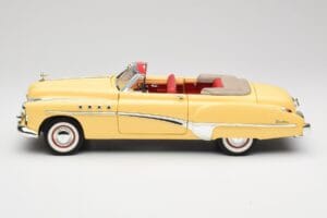 Buick Roadmaster Chrome Yellow Motormax 1:18 23124646-M17 Métal Moulé — image 4 sur 8