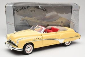 Buick Roadmaster Chrome Yellow Motormax 1:18 23124646-M17 Métal Moulé — image 8 sur 8