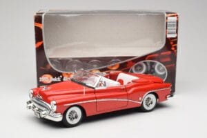 Buick Skylark Rouge Motormax 1:18 411393-M1 Métal Moulé — image 8 sur 8