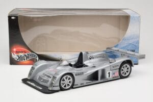 Cadillac Northstar LMP #1 24 Hours of Le Mans 2000 Hot Wheels 1:18 29225 Métal Moulé — image 8 sur 8