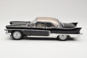 Cadillac Brougham Noir Sun Star 1:18 4001 Métal Moulé — image 4 sur 8