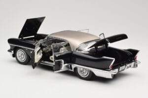 Cadillac Brougham Noir Sun Star 1:18 4001 Métal Moulé — image 5 sur 8