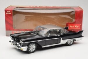 Cadillac Brougham Noir Sun Star 1:18 4001 Métal Moulé — image 8 sur 8
