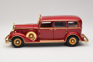 Cadillac Deluxe Tudor Limousine d'État Puyi Dernier Empereur de Chine Sun Star 1:18 4100 Métal Moulé — image 4 sur 9