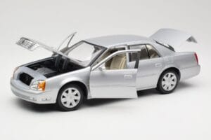 Cadillac DeVille DTS Maisto 1:18 56061 Métal Moulé — image 2 sur 8