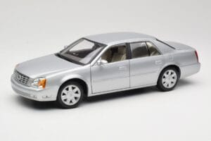 Cadillac DeVille DTS Maisto 1:18 56061 Métal Moulé