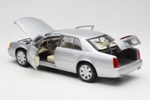 Cadillac DeVille DTS Maisto 1:18 56061 Métal Moulé — image 5 sur 8