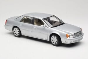 Cadillac DeVille DTS Maisto 1:18 56061 Métal Moulé — image 6 sur 8