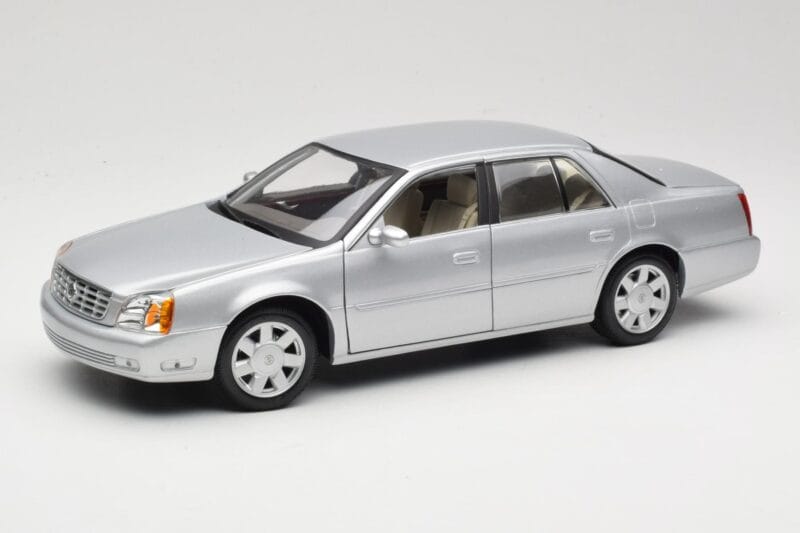 Cadillac DeVille DTS Maisto 1:18 56061 Métal Moulé