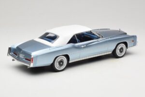 Cadillac Eldorado Cabriolet Bleu MCG 1:18 MCG18472 Métal Moulé — image 3 sur 7
