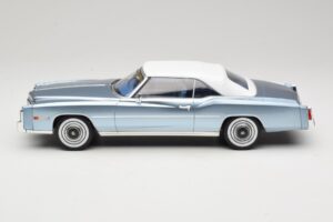 Cadillac Eldorado Cabriolet Bleu MCG 1:18 MCG18472 Métal Moulé — image 4 sur 7