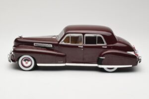 Cadillac Fleetwood 60 Special Sedan Rouge MCG 1:18 MCG18071 Métal Moulé — image 3 sur 6