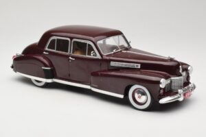 Cadillac Fleetwood 60 Special Sedan Rouge MCG 1:18 MCG18071 Métal Moulé — image 4 sur 6