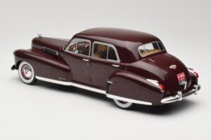 Cadillac Fleetwood 60 Special Sedan Rouge MCG 1:18 MCG18071 Métal Moulé — image 5 sur 6