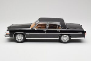 Cadillac Fleetwood Brougham Noir MCG 1:18 MCG18250 Métal Moulé — image 3 sur 6