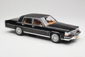Cadillac Fleetwood Brougham Noir MCG 1:18 MCG18250 Métal Moulé — image 4 sur 6
