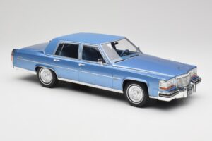Cadillac Fleetwood Brougham Bleu Métallisé MCG 1:18 MCG18252 Métal Moulé — image 4 sur 6