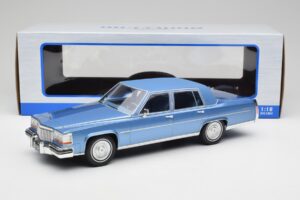 Cadillac Fleetwood Brougham Bleu Métallisé MCG 1:18 MCG18252 Métal Moulé — image 6 sur 6