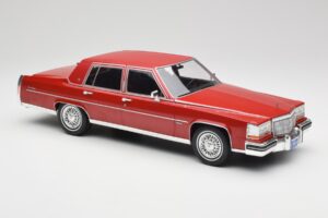 Cadillac Fleetwood Brougham Rouge Foncé Métallisé MCG 1:18 MCG18251 Métal Moulé — image 3 sur 6
