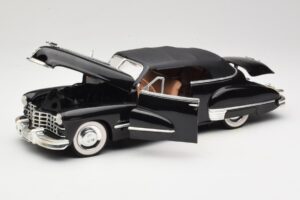 Cadillac Series 62 Noir Anson 1:18 30345 Métal Moulé — image 2 sur 8
