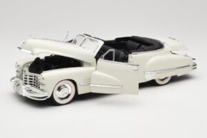 Cadillac Series 62 Cabriolet Blanc Anson 1:18 30335 Métal Moulé — image 2 sur 8