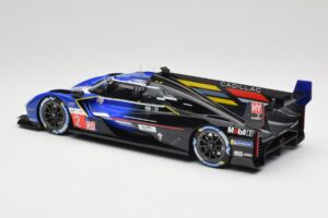 Cadillac V-Series.R LMDh #2 E. Bamber / A. Lynn / R. Westbrook Chip Ganassi Racing 24 Hours of Le Mans 2023 TopSpeed 1:18 TS0 — image 4 sur 5