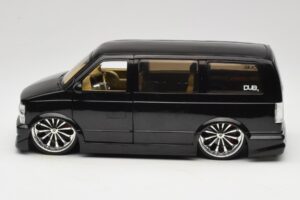 Chevrolet Astro Van Tuned Noir Jada 1:18 63122 Métal Moulé — image 4 sur 8