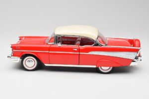 Chevrolet Bel Air Matador Rouge & India Ivoire Road Legends 1:18 92109 Métal Moulé — image 4 sur 8