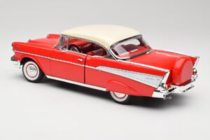 Chevrolet Bel Air Matador Rouge & India Ivoire Road Legends 1:18 92109 Métal Moulé — image 7 sur 8