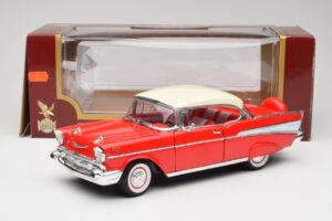 Chevrolet Bel Air Matador Rouge & India Ivoire Road Legends 1:18 92109 Métal Moulé — image 8 sur 8