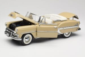 Chevrolet Bel Air Cabriolet Crème Sun Star 1:18 1623 Métal Moulé — image 2 sur 8