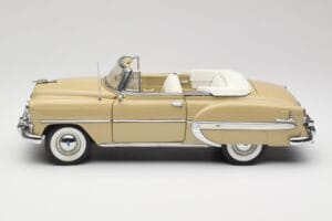 Chevrolet Bel Air Cabriolet Crème Sun Star 1:18 1623 Métal Moulé — image 4 sur 8