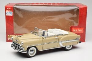 Chevrolet Bel Air Cabriolet Crème Sun Star 1:18 1623 Métal Moulé — image 8 sur 8