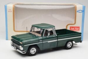 Chevrolet C-10 Vert Sun Star 1:18 1360 Métal Moulé — image 8 sur 8