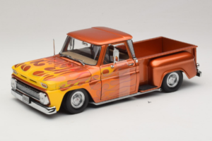 Chevrolet C-10 Stepside Pickup Lowrider Orange avec Flamme Sun Star 1:18 1392 Métal Moulé