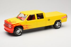Chevrolet C2500 Silverado Pussy Wagon From Kill Bill Jaune GreenLight 1:18 19015 Métal Moulé
