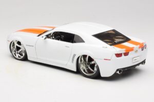 Chevrolet Camaro Concept Tuned Blanc Jada 1:18 63014 Métal Moulé — image 7 sur 8